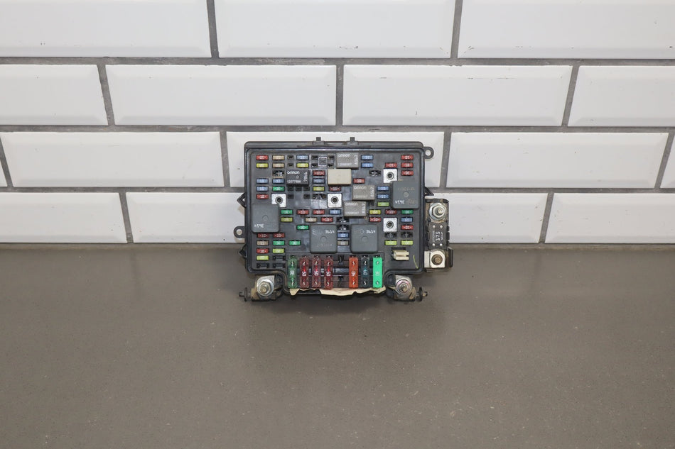 2002 Chevrolet Silverado 2500 GMT800 6.6LL Diesel Engine Fuse Box