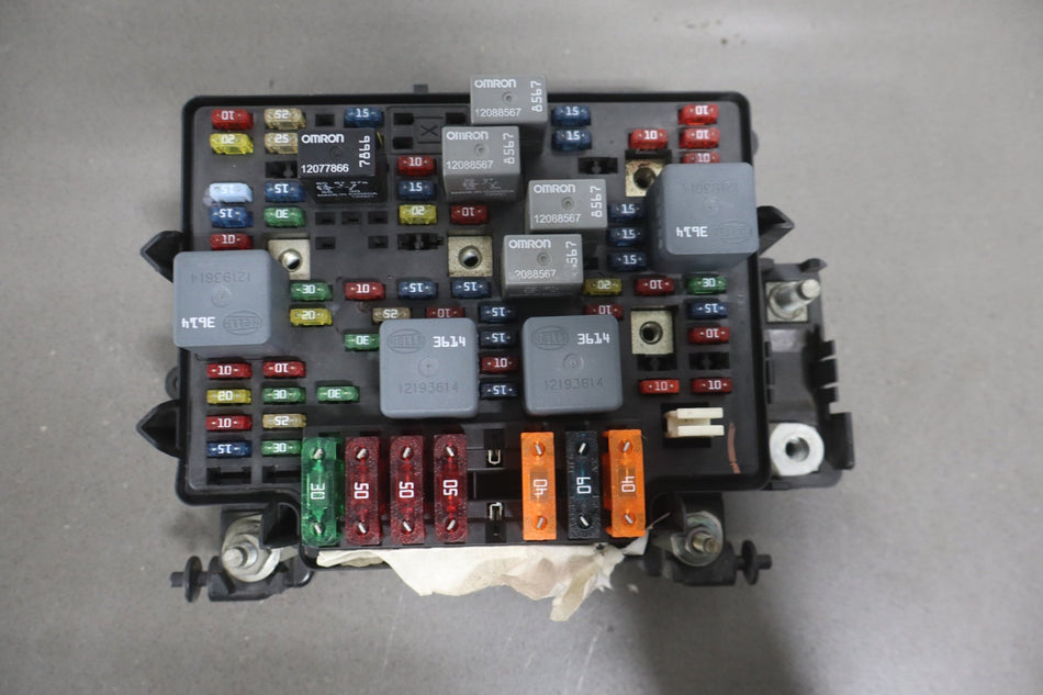 2002 Chevrolet Silverado 2500 HD LS GMT800 8.1LL Gasoline Engine Fuse Box 15811689