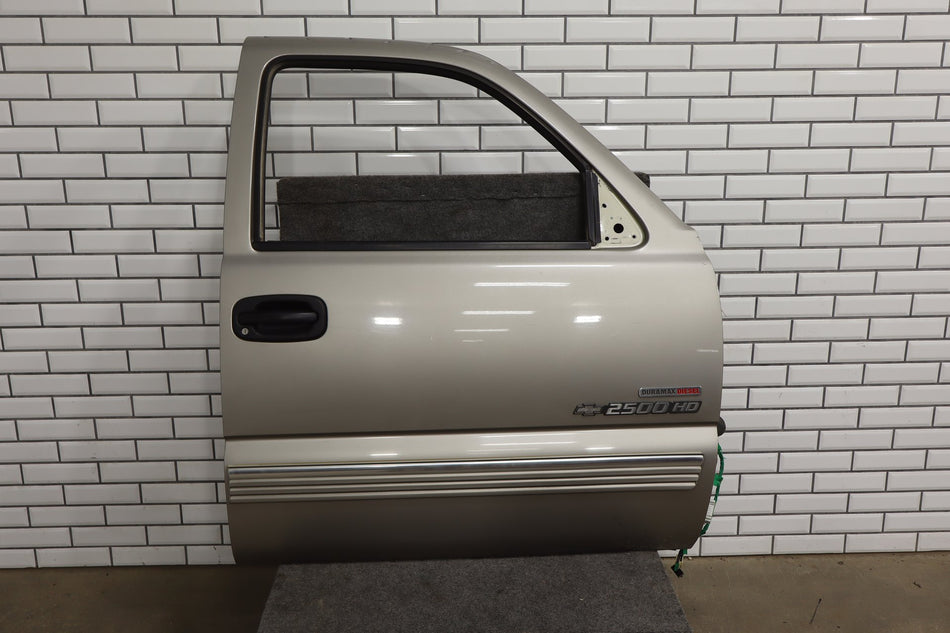 99-07 Chevy GMC Truck SUV GMT800 Right Front Door Pewter 11