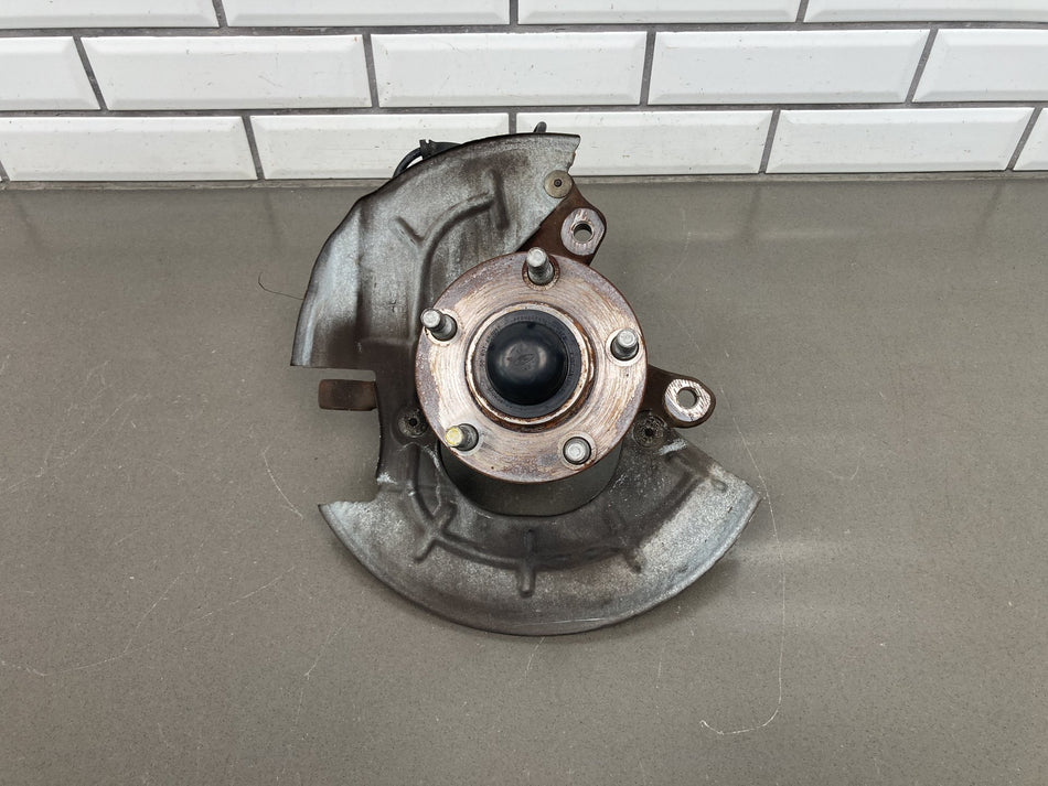 1999-2004 Ford Mustang GT Front Spindle Knuckle Hub w/ ABS Driver Left LH