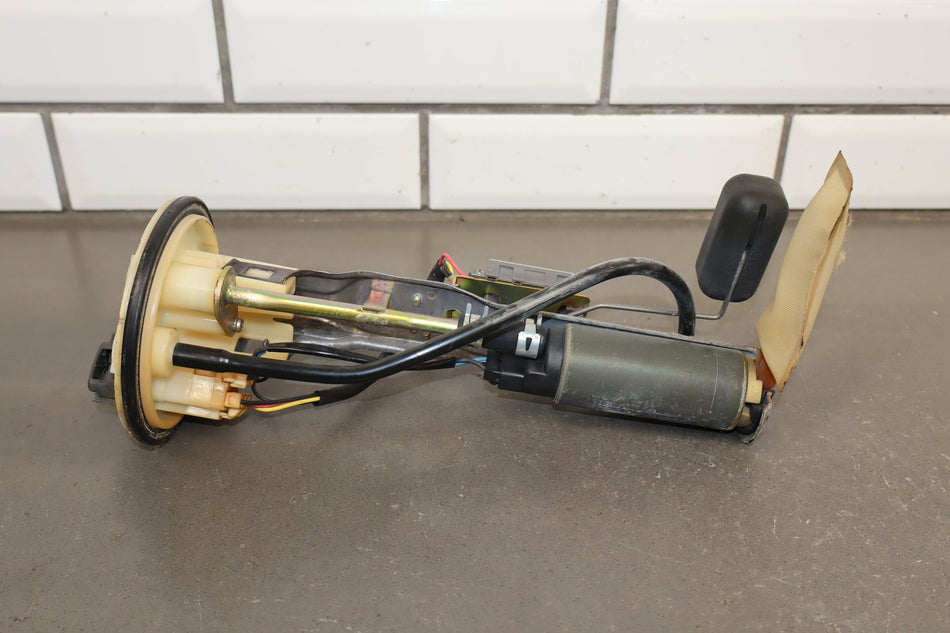 1998-2002 Toyota Land Cruiser Fuel Pump 2322166040