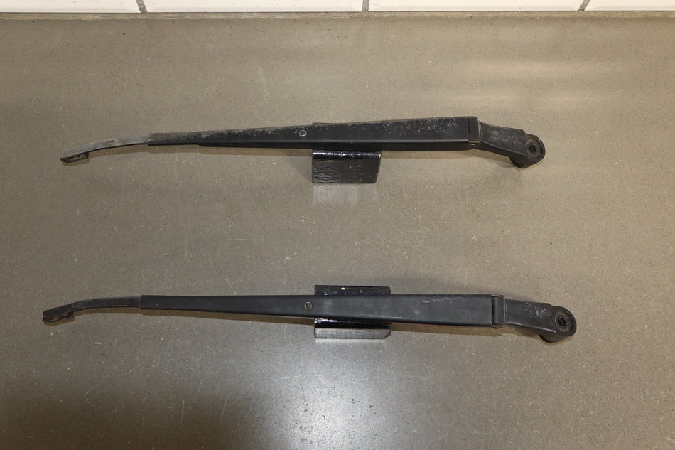 1998-2007 Toyota Land Cruiser Lexus LX470 Wiper Arm Pair