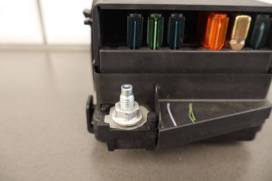 1998-1999 Chevrolet Corvette C5- Engine Fuse Box