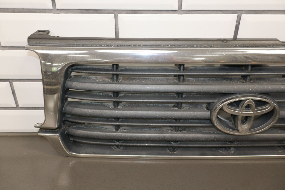 1995 Toyota Land Cruiser- Grille Upper
