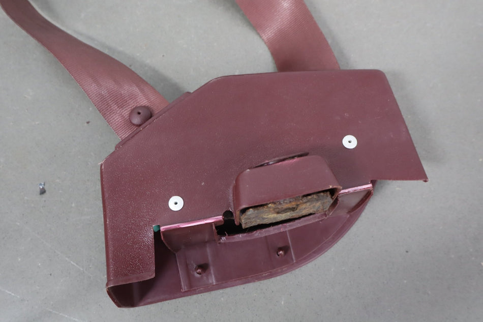 1995 Chevrolet Suburban Right Front Seat Belt Red 79D