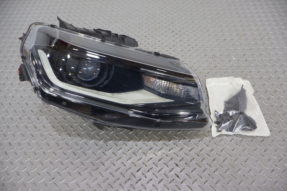 16-18 Chevy Camaro Right Headlamp For Parts