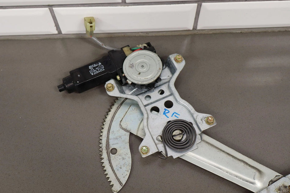 1995 Toyota Land Cruiser Right Front Door Regulator OEM