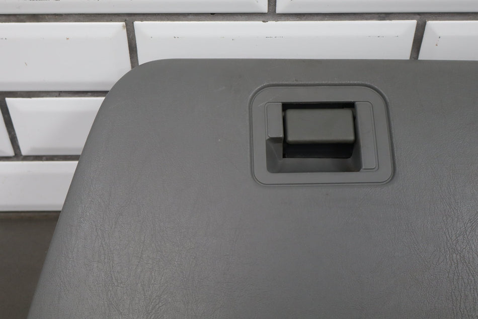2004 Ford F-250 Super Duty XLT Lariat Glove Box Grey 8e