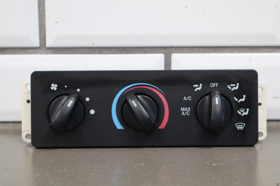 1999-2005 Ford F-350 Super Duty Climate Control F81Z19980AA OEM