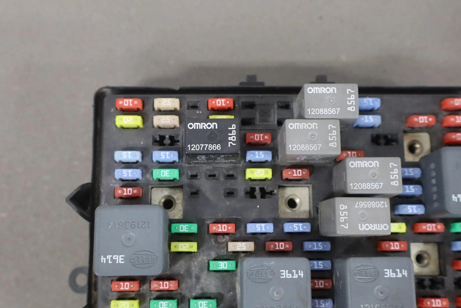 Engine Fuse Box, 2002, GMC, Sierra 2500