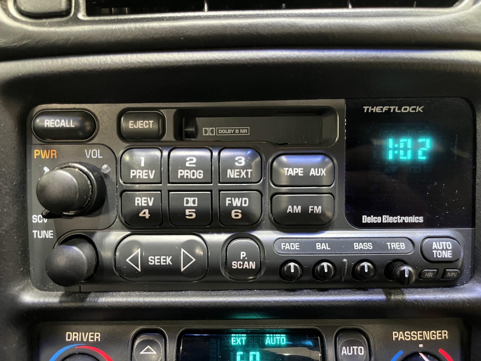 2001 Chevrolet Corvette- Radio