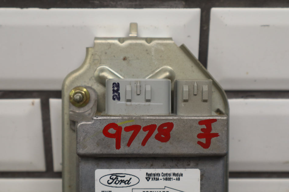 99-04 Ford Mustang SRS Air Bag Restraint Control Module XR3A-14B321-AB OEM