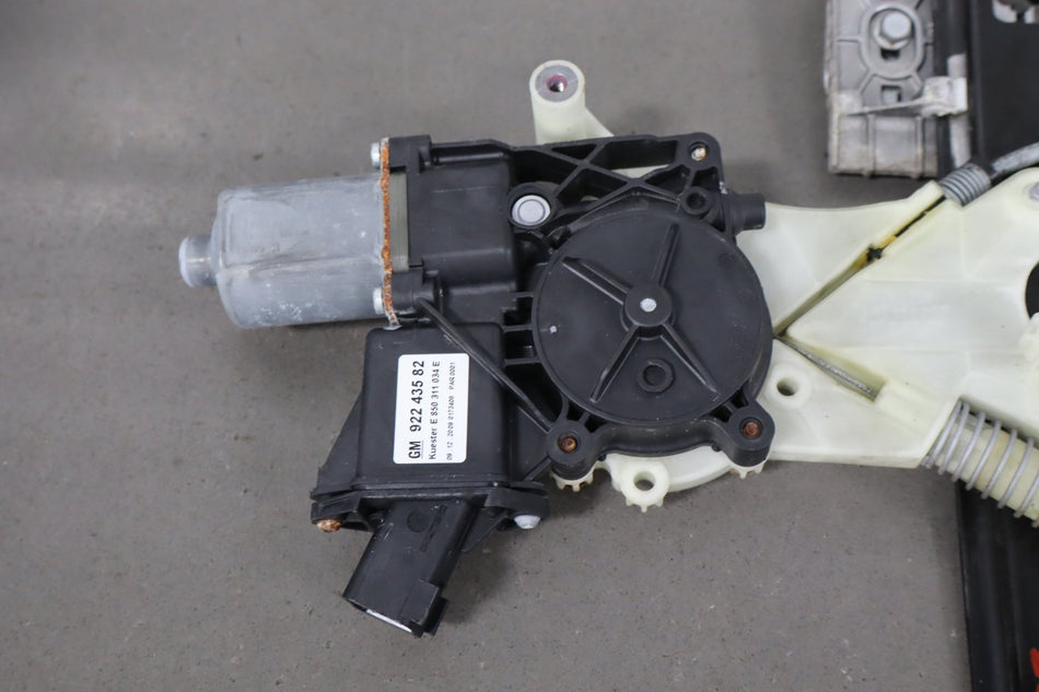 2010-2015 Chevrolet Camaro Right Front Door Regulator 92249760 OEM