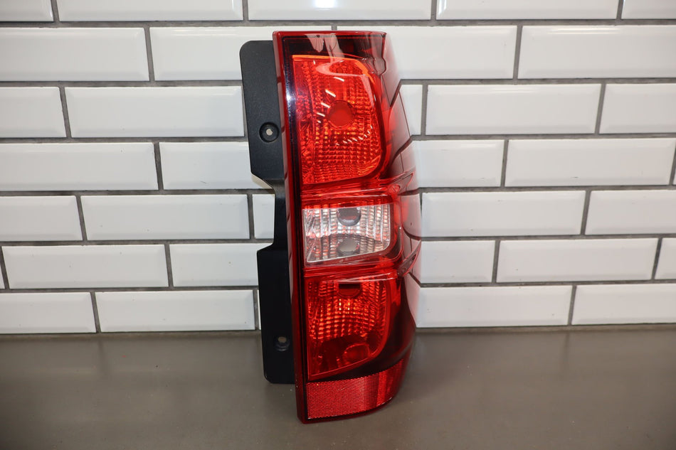 2012 Chevrolet Suburban 1500- Right Tail Light