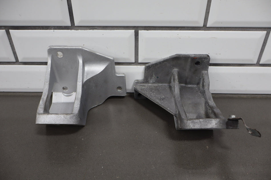 2006 Pontiac GTO Pair- Engine Mount Brackets 92056790 OEM