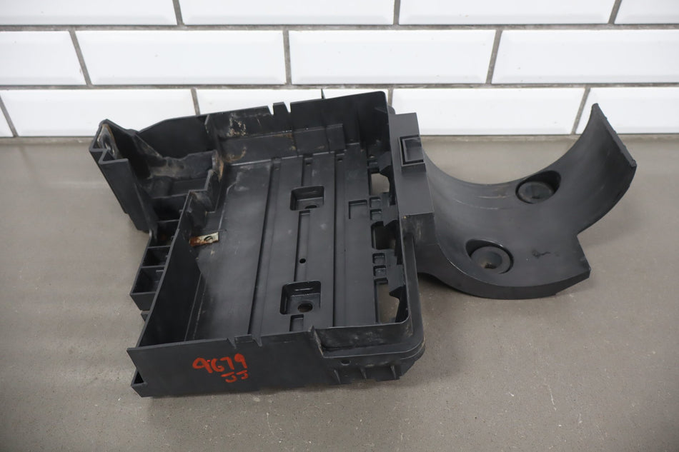 5C3410B711AA 03 to 07 Ford F250 F350 6.0L Diesel Air Intake Box Battery Tray