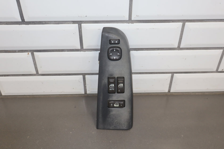 99-02 Chevrolet Silverado/Sierra Extended Cab GMT800 Left Front Window Switch