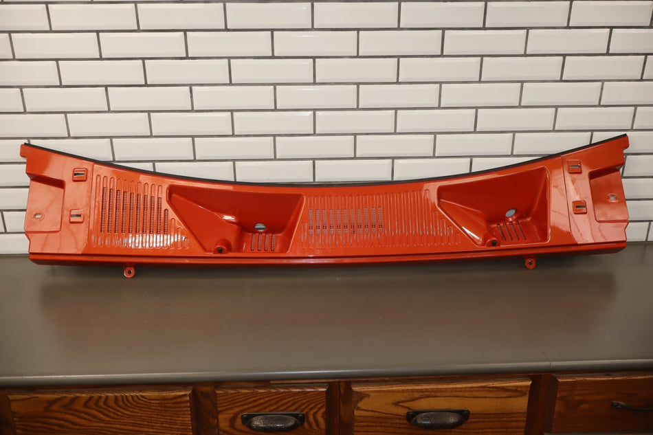 2003-2009 Hummer H2- Center Cowl Vent Panel Inferno Orange 28 19256401