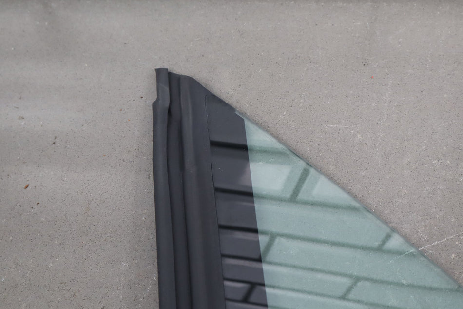 16-25 Tesla Model X Front Right Quarter Vent Door Window Glass RH 1055204-00-D