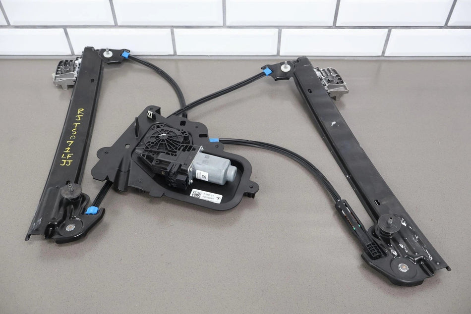 2018 Tesla 3- FRONT DOOR REGULATOR