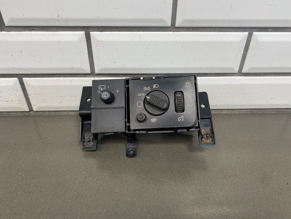 2003-2007 Hummer H2 Headlight Switch W/ Mount Panel