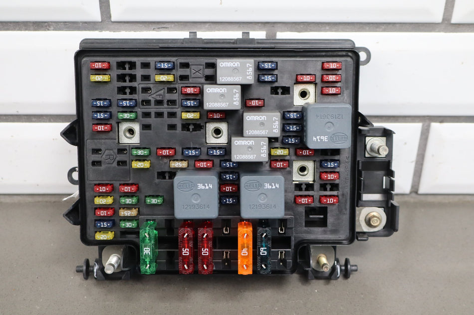 99-03 Chevrolet Silverado 4.3L Engine Fuse Box Complete OEM