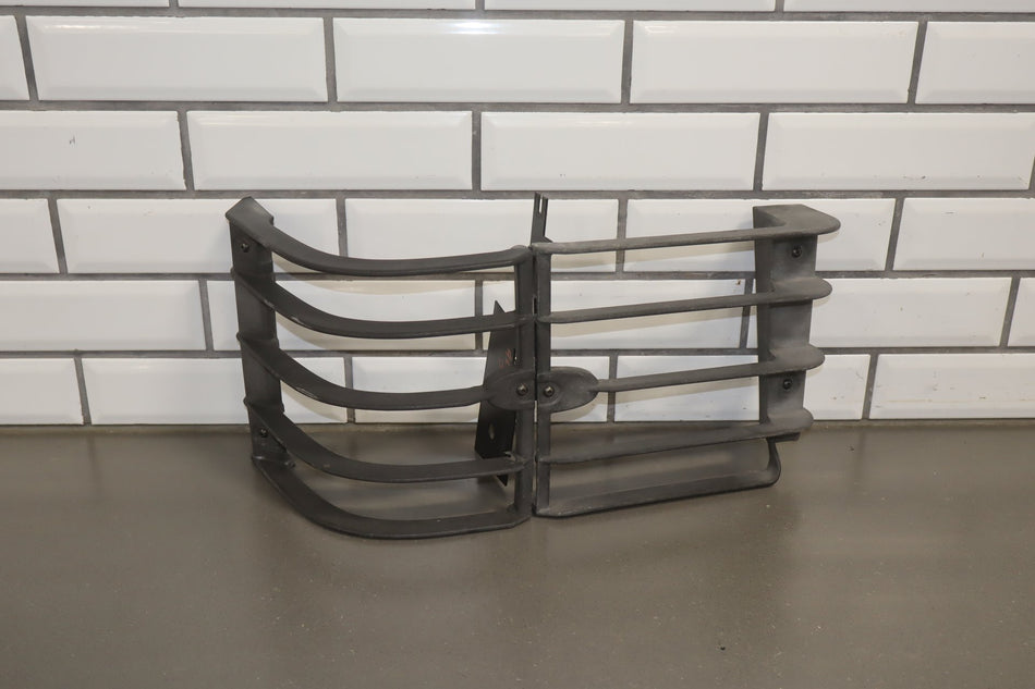 95-02 Land Rover Range Rover P38 Light Guard Genuine With Bracket And Hardware