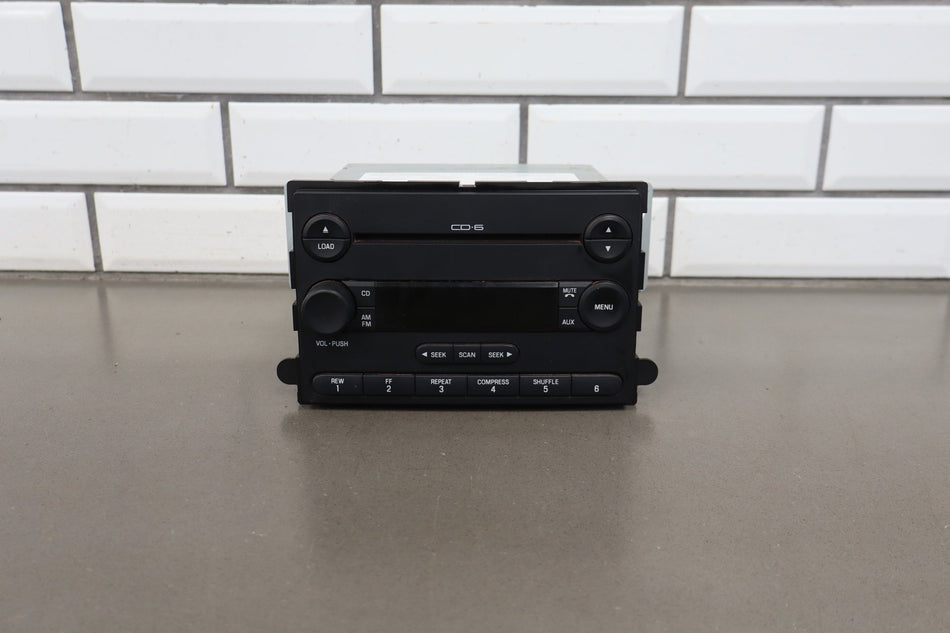 2005-2007 Ford F250 F350 Super Duty AM FM 6 Disc CD Changer Radio Receiver OEM