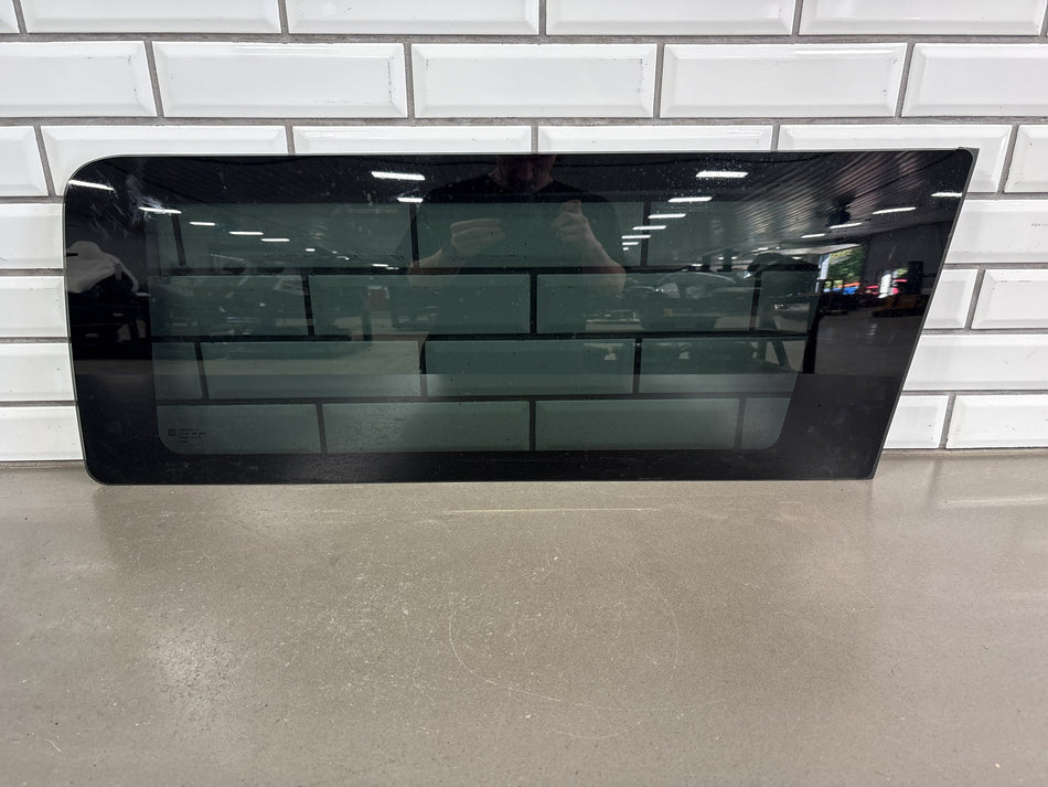 2005-2007 Hummer H2 Right Passenger Quarter Glass Green Tint 15909694