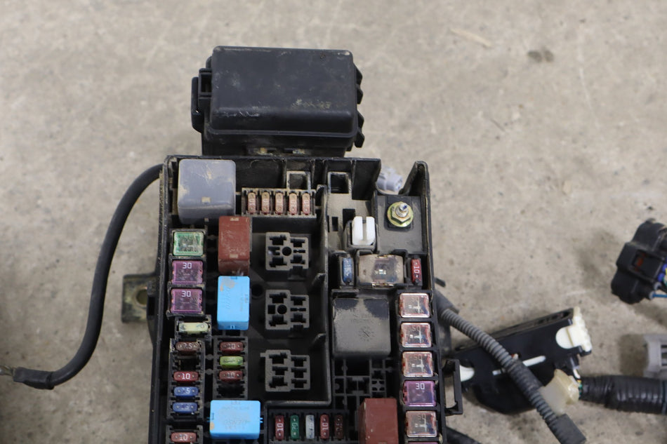 2005 Toyota 4Runner SR5 N210 4.7L Gasoline Engine Fuse Box-Harness Cut