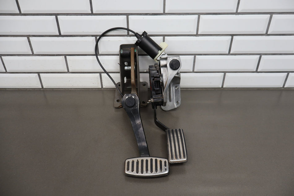 03-07 Ford F-250 Super Duty 6.0 Diesel Adjustable Pedals Brake Gas Throttle OEM