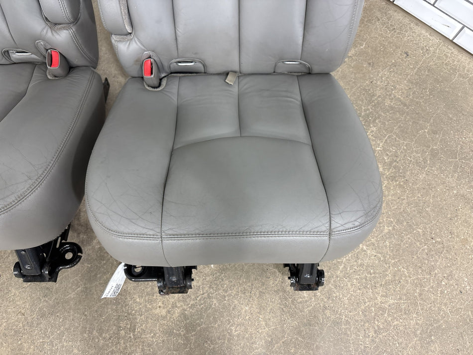 03-06 Chevy Tahoe/Suburban GMT800 2nd Row Leather Captains Charcoal