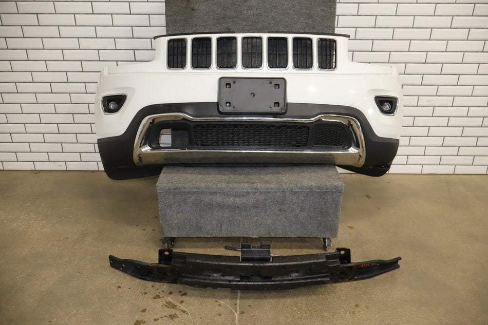 14-16 Jeep Grand Cherokee Limited Front Bumper (PW7 Missing Insert)