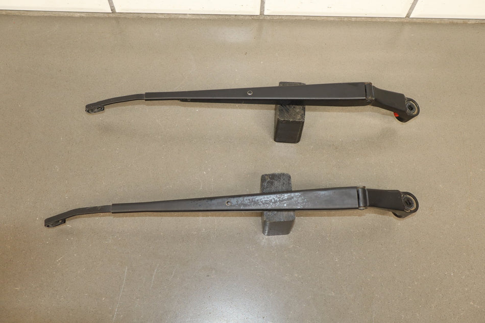1998-2007 Toyota Land Cruiser Lexus LX470 Wiper Arm Pair