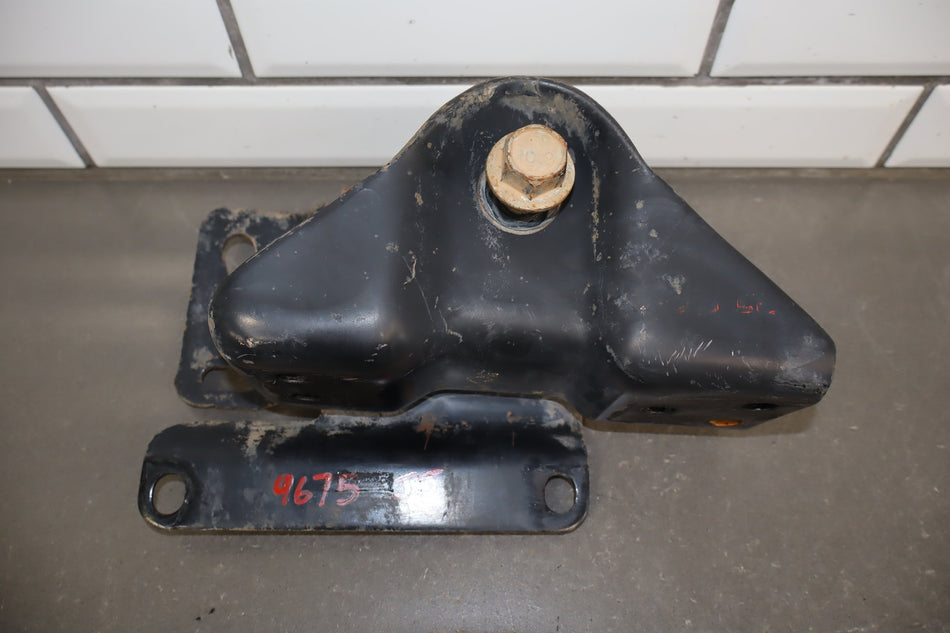 99-04 Ford F250 F350 Front Leaf Spring Hangers Brackets Impact Bar OEM