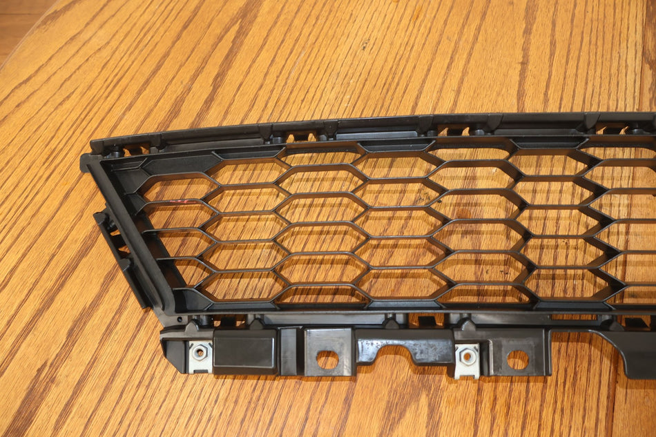 2017 Fiat 124 Spider- Grille