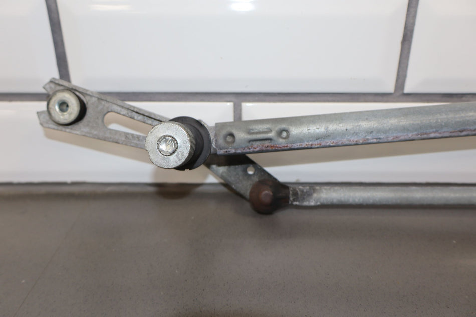2003-2009 Hummer H2 Wiper Motor &amp; Transmission
