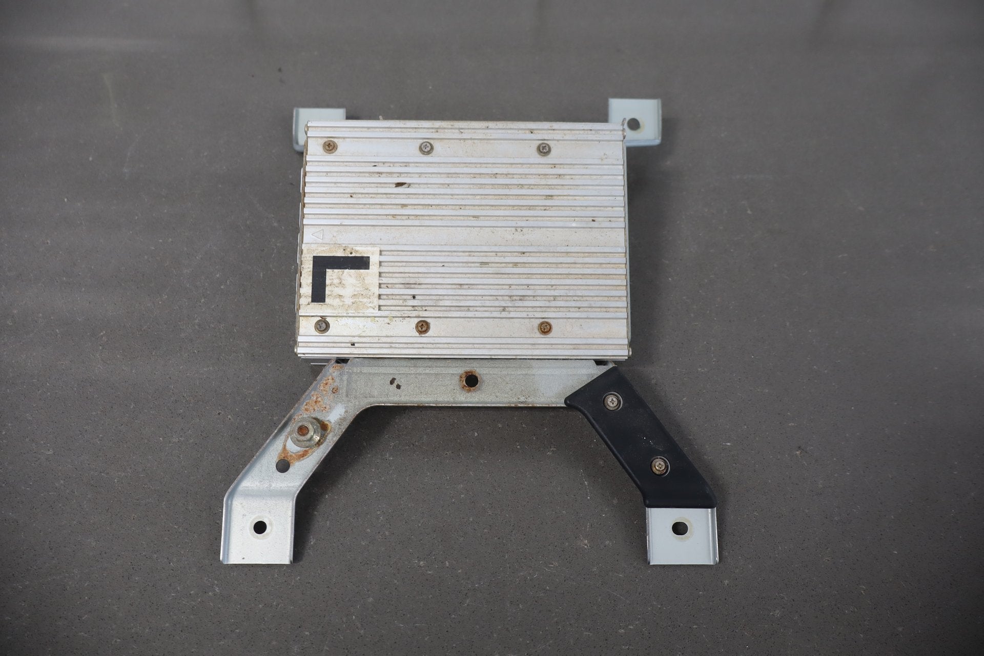 1998-2002 Toyota Land Cruiser Lexus LX470 Radio Amplifier