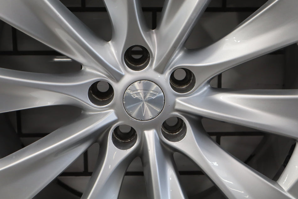 2016-2020 Tesla Model X OEM 20x9.5 Rear Wheel/Rim Slipstream 1027245-00-A