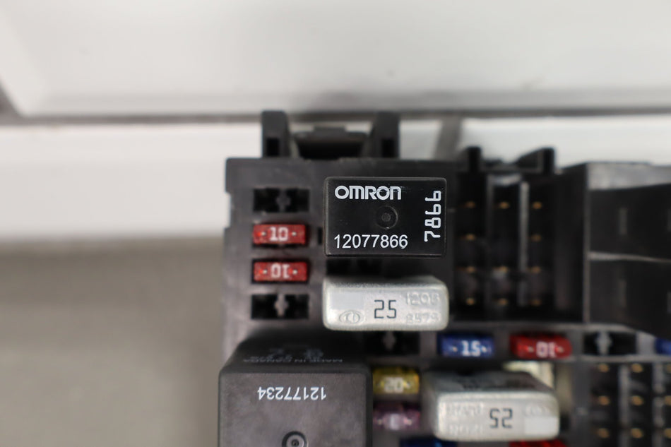 2001 GMC Sierra 2500- Cabin Fuse Box