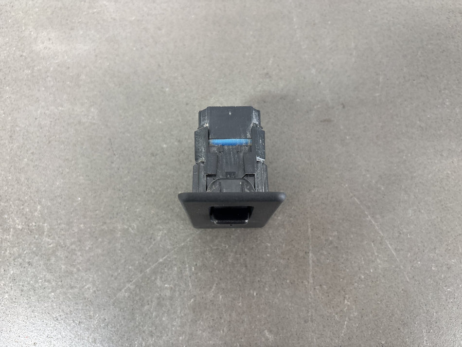 2003-2007 Hummer H2 - Left or Right Rear Window Switch 15093146