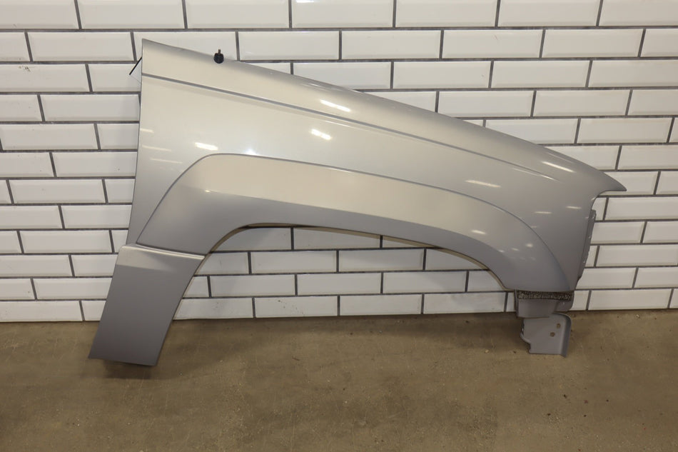 2000 GMC Yukon Right Fender Denali Silvermist 17 15053975