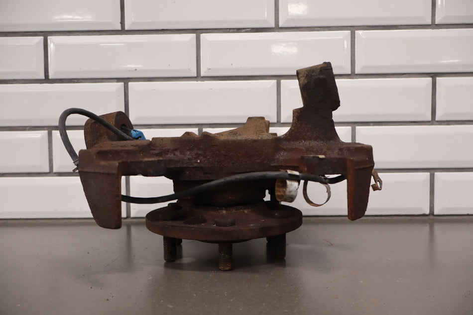 1999-2000 Cadillac Escalade Right Front Spindle