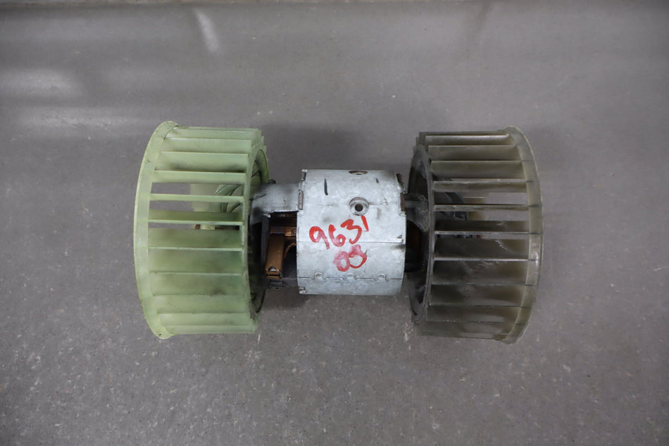 1996-2000 BMW Z3 Fan Blower Motor Cooling Unit 64-11-1-370-930