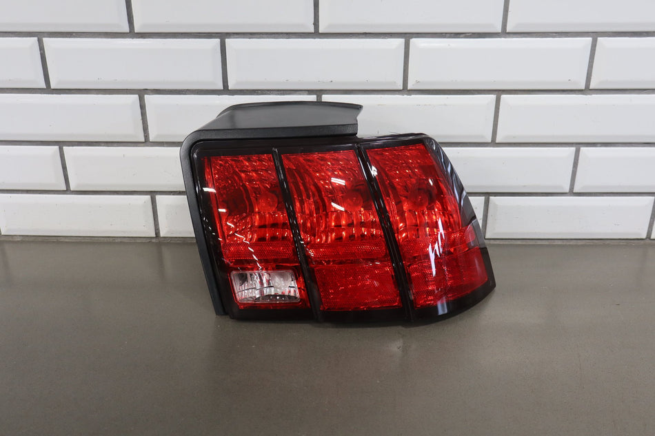 1999-2004 Ford Mustang GT V6 Passenger Right RH Tail Light Assembly XR33-13B504
