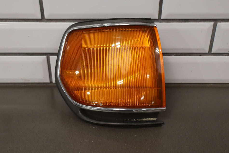 1991-1997 Toyota Land Cruiser Right Front Lamp 8151060361 OEM