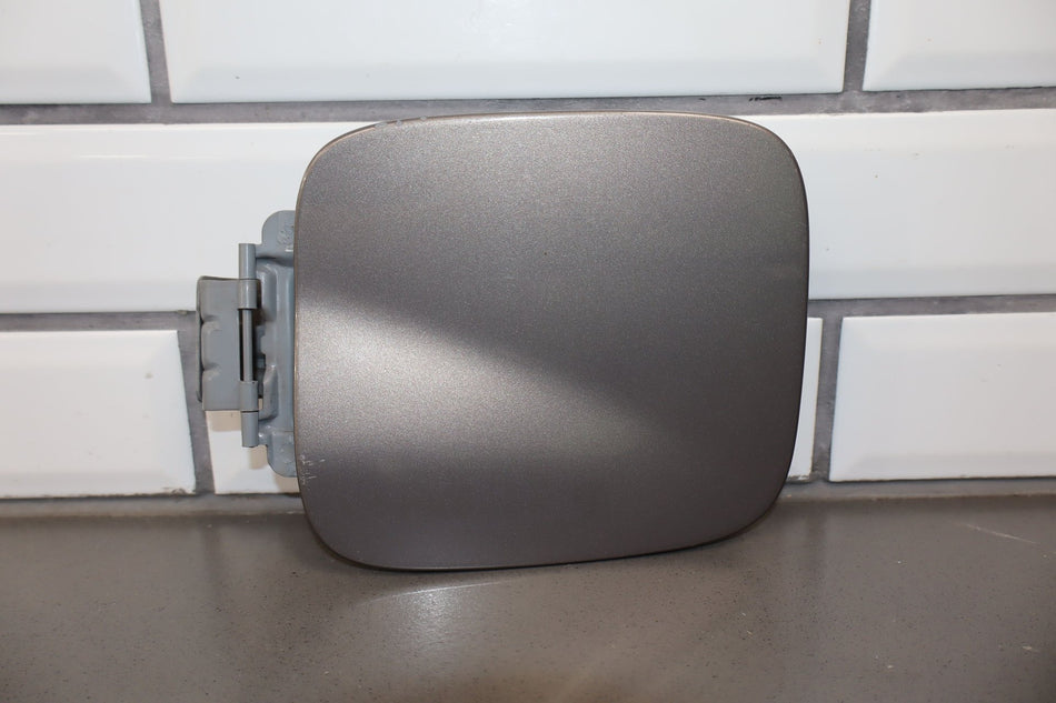 1999 Lexus LX470 Fuel Filler Door