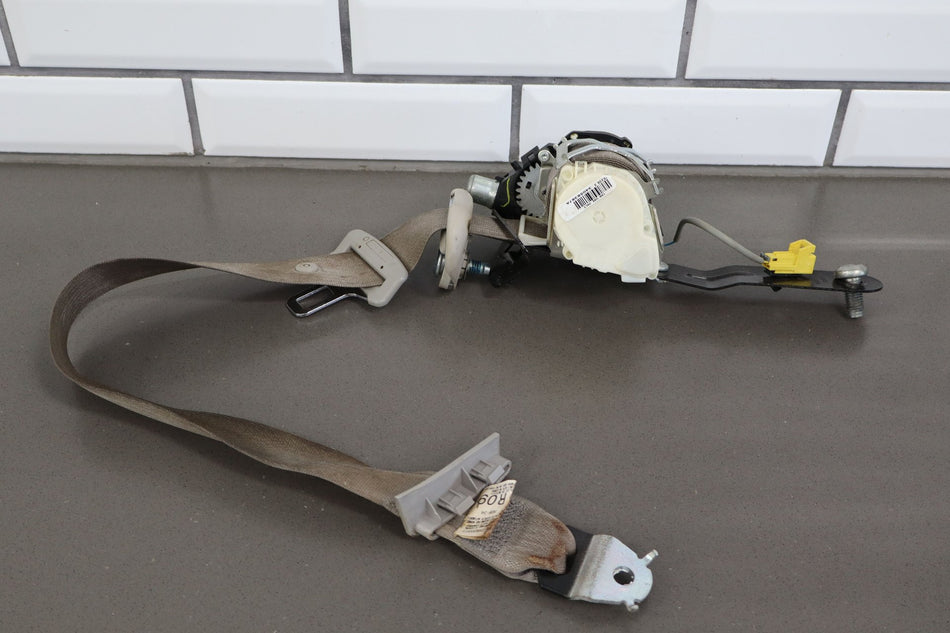 2009 Chevrolet Suburban 1500- Front Seat Belt
