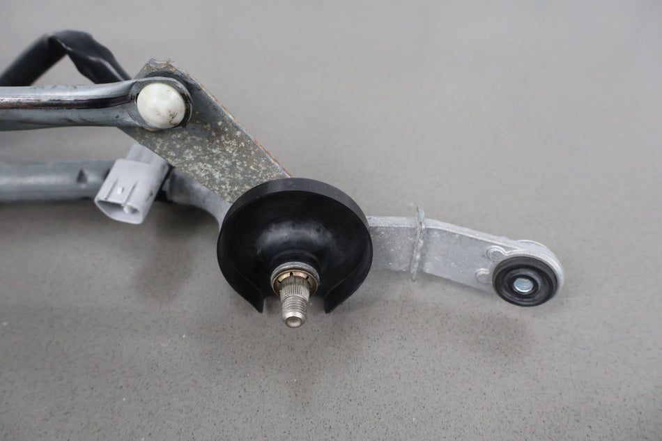 2017 Lexus GX460 OEM Wiper Linkage with Motor