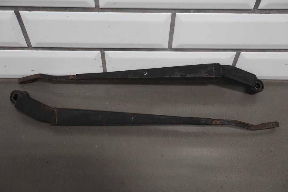 1991-1997 Toyota Land Cruiser Lexus LX450 Wiper Arm Pair